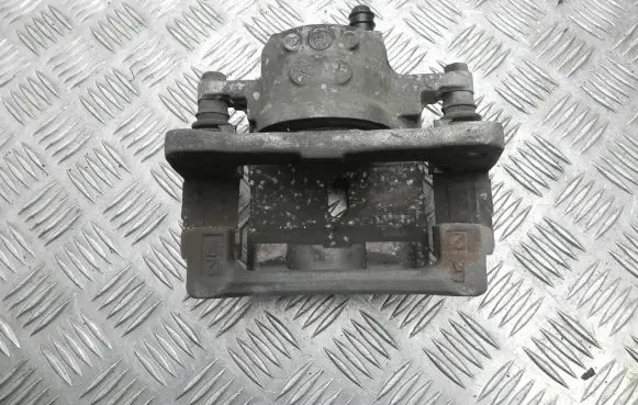 Lexus CT 200H Front brake caliper 25VTR
