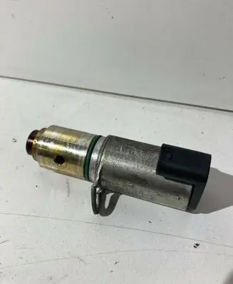 Volvo V50 Camshaft vanos timing valve 8692552