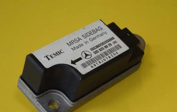 Mercedes-Benz E W210 Airbag deployment crash/impact sensor 0008209926