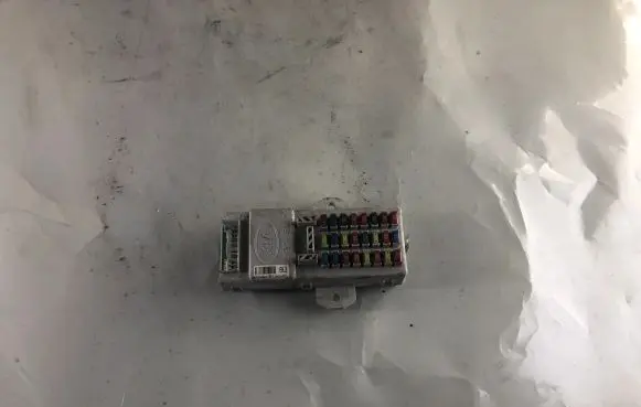 KIA Sorento Fuse module