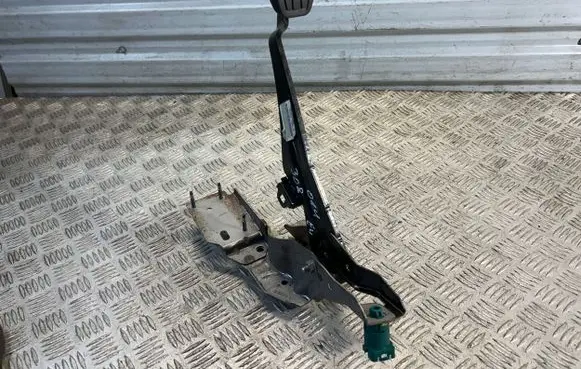 Peugeot 308 Brake pedal 