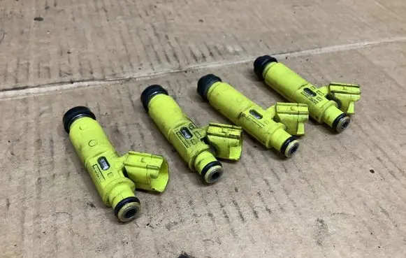 Toyota RAV 4 (XA20) Fuel injectors set 2325028050