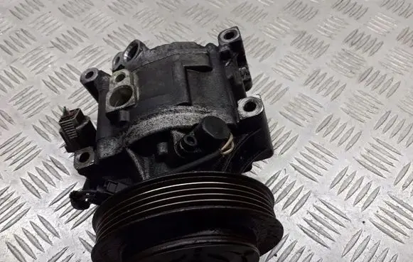 Toyota Yaris Air conditioning (A/C) compressor (pump) 447220-6532