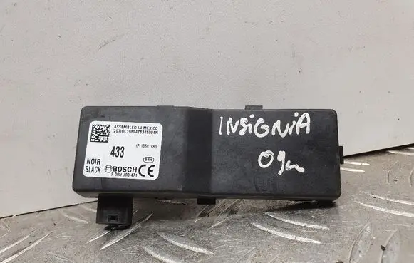 Opel Insignia A Door central lock control unit/module 13501980