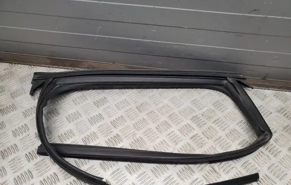 Audi Q3 F3 Rubber seal rear door window/glass 83A839431