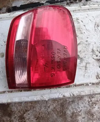 Toyota Avensis Verso Rear/tail lights