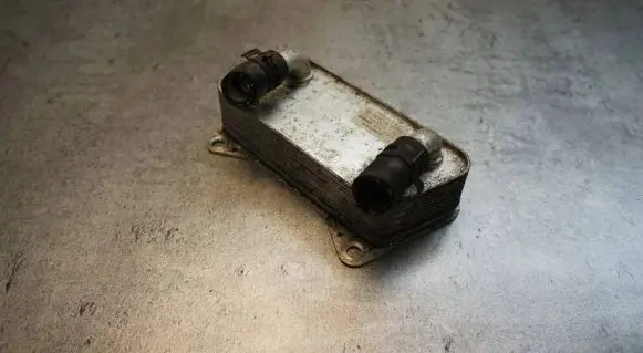 Volkswagen PASSAT CC Engine oil radiator 02E409061B