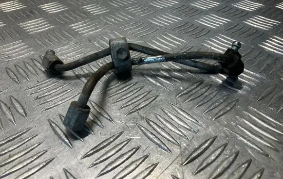 Toyota Avensis T270 Fuel injector supply line/pipe