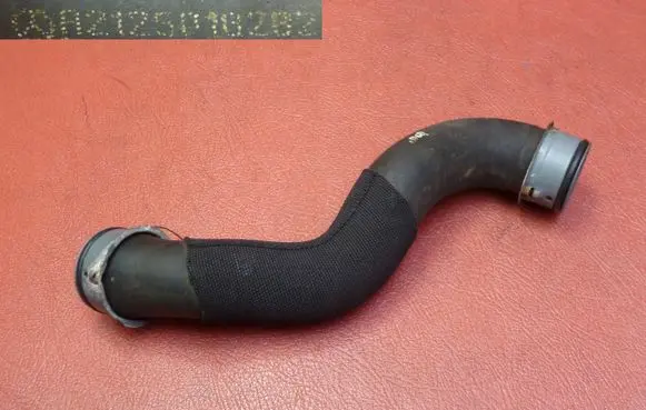 Mercedes-Benz C W204 Engine coolant pipe/hose A2125018282