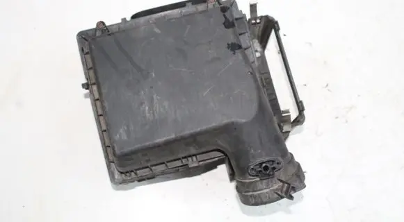 Mercedes-Benz GLA W156 Air filter box A6450900001