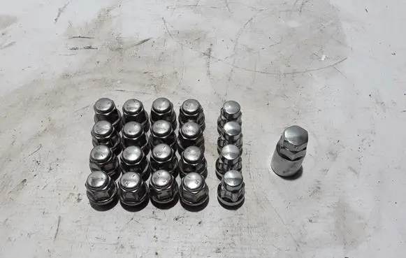 Chrysler Pacifica Nuts/bolts 
