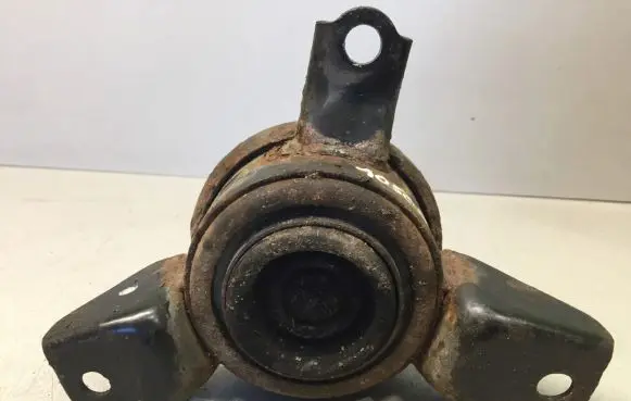 Hyundai i20 (PB PBT) Engine mount bracket 218121J000