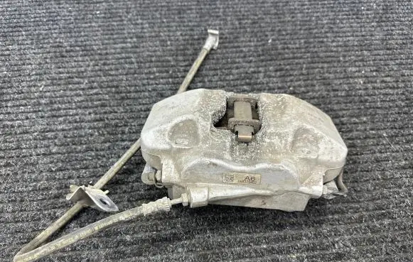 BMW X3 G01 Front brake caliper 6883734