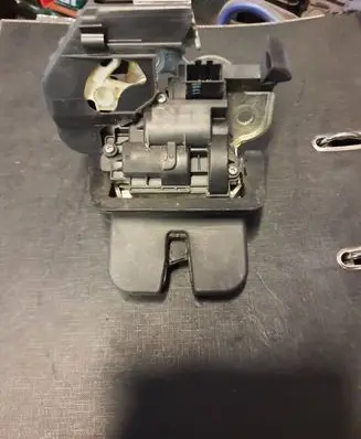 Audi A4 S4 B8 8K Tailgate lock latch 
