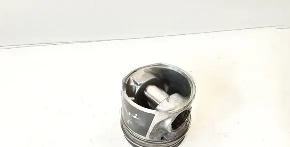 Volkswagen Golf V Piston 79L69M331
