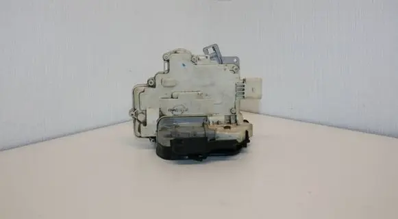 Audi A4 S4 B7 8E 8H Front door lock 8E1837016AA