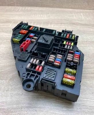 BMW 5 F10 F11 Fuse module 9252813 925281301