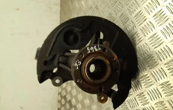 Front wheel hub