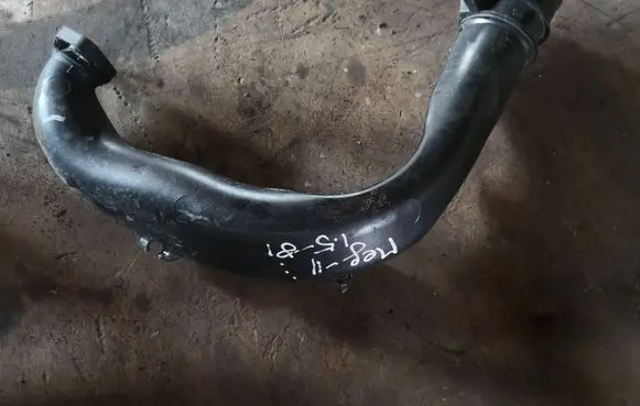 Renault Megane III Air intake duct part 8200645723