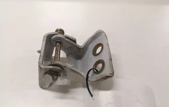 Peugeot 407 Front door lower hinge 