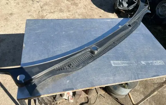 Volkswagen Touran I Wiper trim 2K0819403