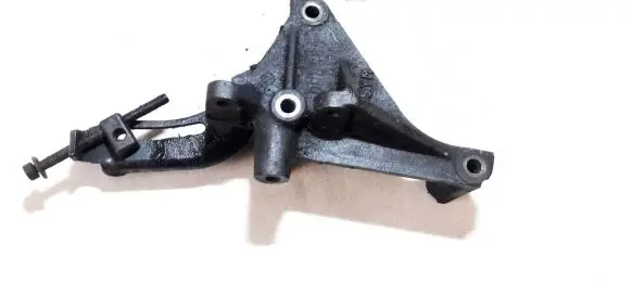 Nissan Almera Engine mounting bracket