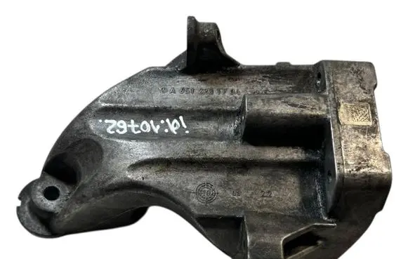 Mercedes-Benz Sprinter W906 Engine mounting bracket A6512231704