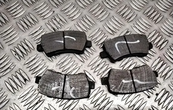 Volvo V70 Brake pads (rear) 