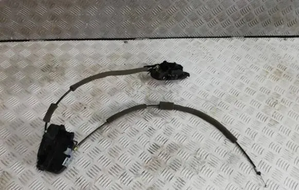 Nissan Pulsar Front door lock 13151