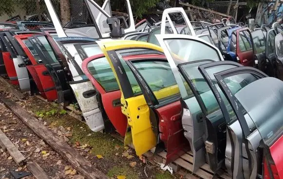 Opel Tigra A Front door raudonos