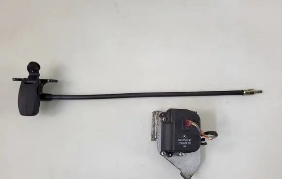 Mercedes-Benz Vito Viano W638 Vent window/glass motor 6388290001
