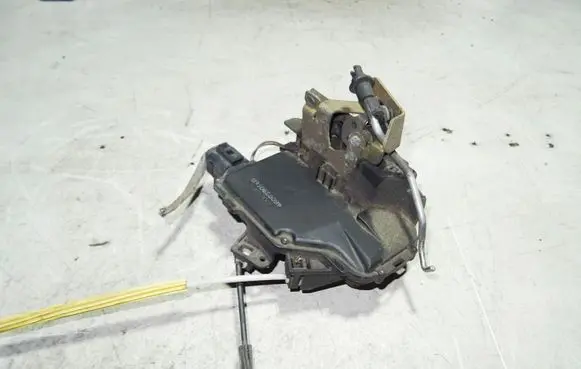 Audi A6 S6 C5 4B Rear door lock 4B0839016B