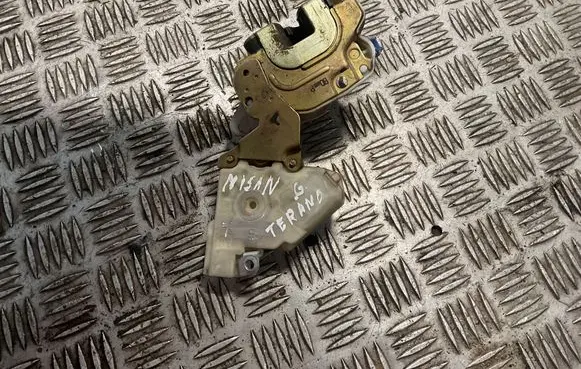 Nissan Terrano Loading door lock 