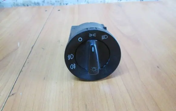 Volkswagen Golf IV Light switch 1C0941531A