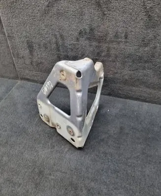 Fender mounting bracket