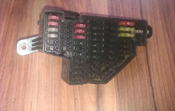 Volkswagen Golf VI Fuse box set 21071005054