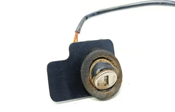 Volkswagen PASSAT B5.5 Tailgate exterior lock 