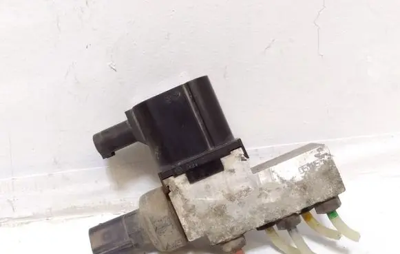 Mercedes-Benz CLS C219 Air suspension valve block A2113200158