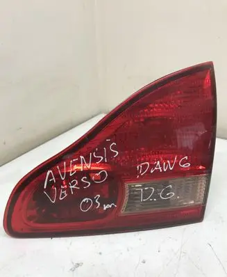 Toyota Avensis Verso Tailgate rear/tail lights