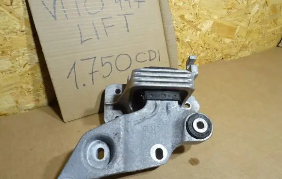 Mercedes-Benz Vito Viano W447 Engine mount bracket A4472411200