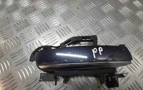 Audi A6 S6 C6 4F Front door exterior handle/bracket 4F0839167
