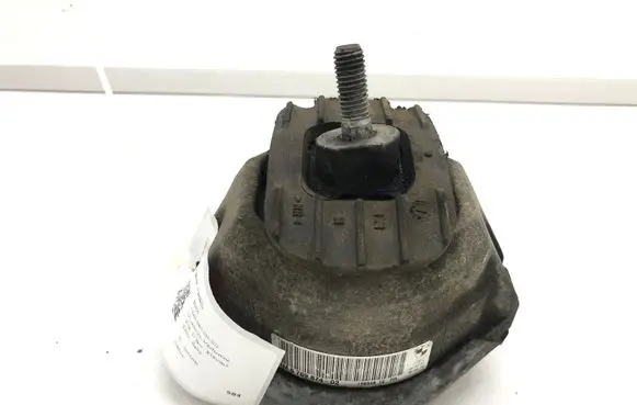 BMW 5 E60 E61 Engine mount bracket 6769874 RM6769874 15934612