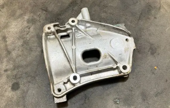 Nissan Navara D23 A/C compressor mount bracket 926140604R