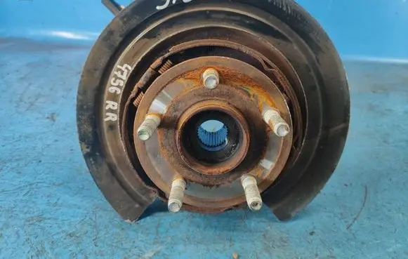 Jeep Grand Cherokee Rear wheel hub spindle/knuckle 68253396AB