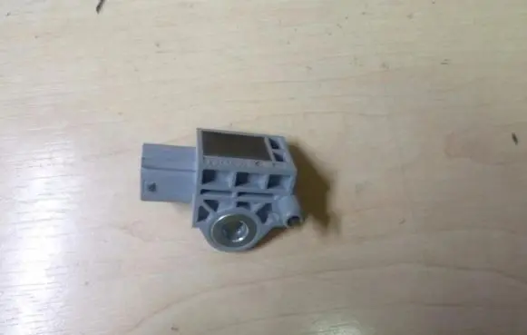 Mazda 2 Airbag deployment crash/impact sensor GDK457KC0 X287