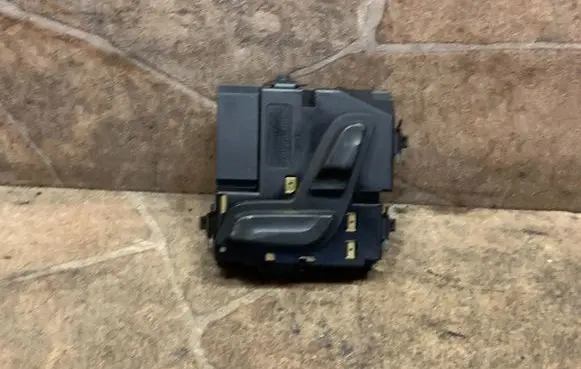 Mercedes-Benz E W212 Seat control switch A2048701858