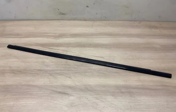Mercedes-Benz B W245 Front door glass trim molding 