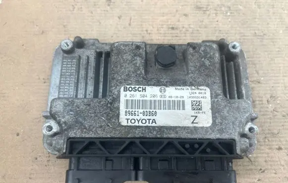 Toyota Yaris Engine control unit/module 896610DB60 0261S04206 1039S31483