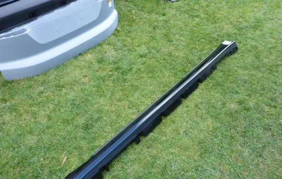 Ford Focus Front sill (body part) JX7B-A101D56-S