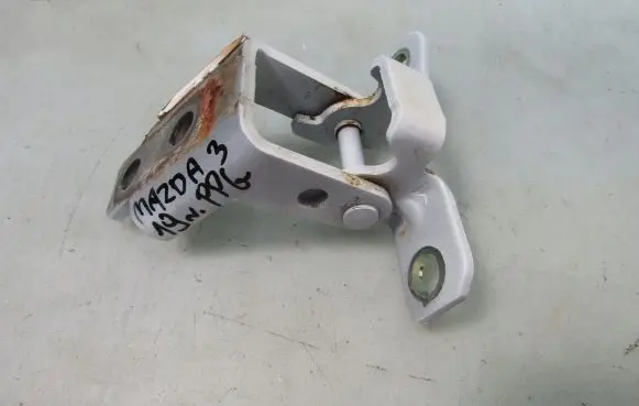 Mazda 3 Front door upper hinge